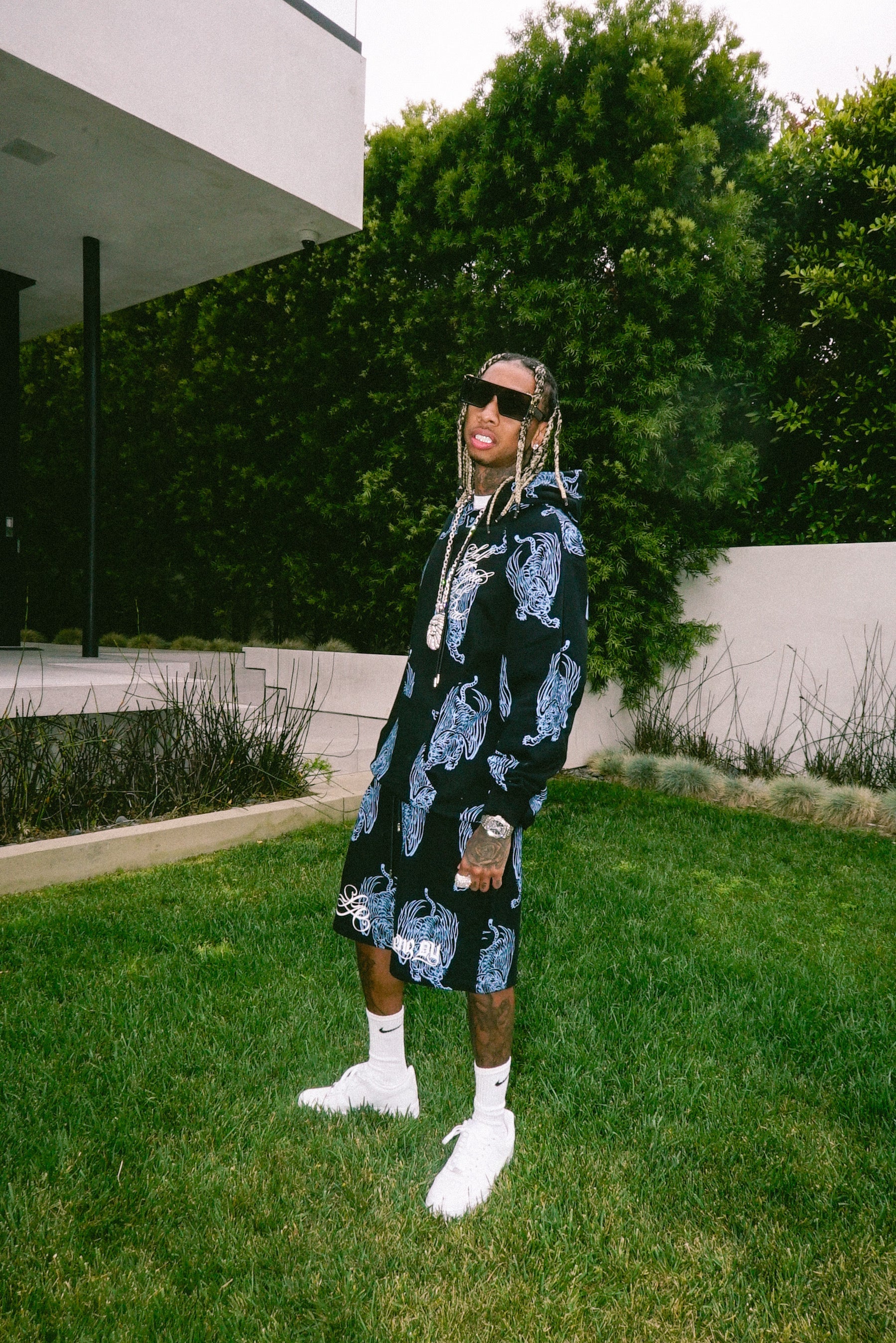 1807 × TYGA